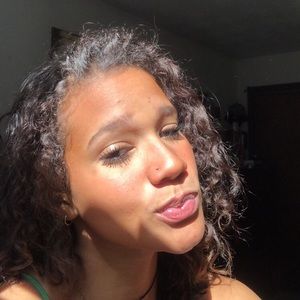 Meet your Posher, Nadine